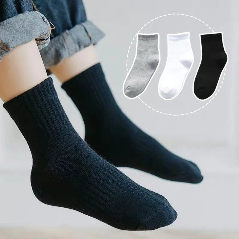 Schwarze Kindersocken für den Alltag erhältlich in 3 Farben
