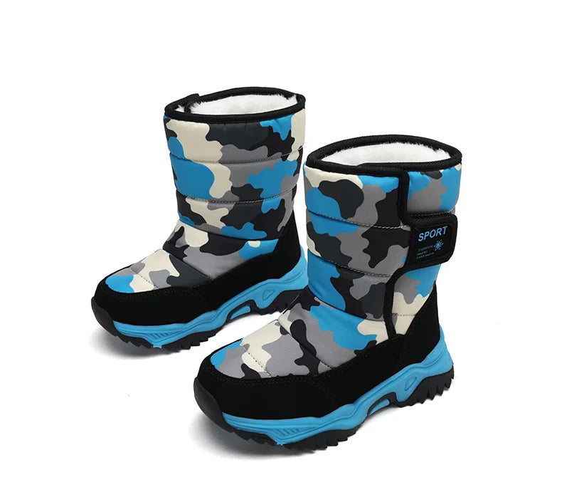 Stabile Outdoor-Stiefel für Kinder bei frostigem Wetter.
